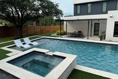 Image de The Barton - Stylish home with pool site of multiple video shoots + commercials