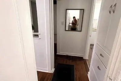 Image de Middle nest - Stylish 1br – Walk to Unm & Hospitals – w/ Parking!