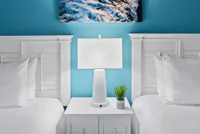 Image de Charming 2 story, 2bdrm, 2. 5 bath apt w/ full kitchen in wonderful Jamestown.