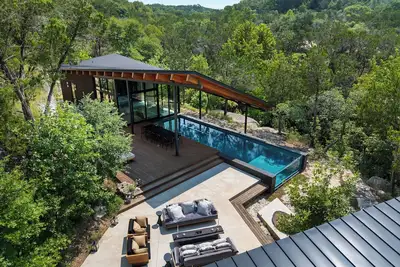 Image de Modern Glass House Near Sxsw With Pool & Fire Pit