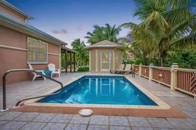 Image de 3-bedroom house in awesome Bodden Town with WiFi, Ac