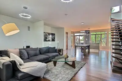 Image de Luxurious 3-Storey Penthouse in the Heart of Downtown Montreal