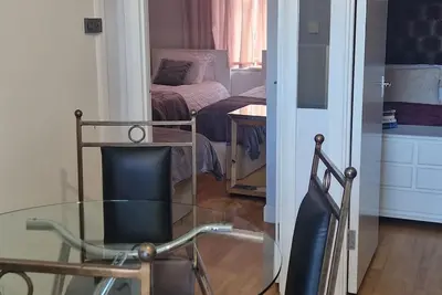 Image de Cosy and comfortable place to stay with friends and family. \n
