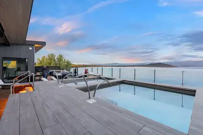 Image de Marvelous Modern Luxury Suite Boat Slip Downtown