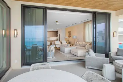 Image de Brand New Beachfront Residence Adjacent to Baha Mar Resort