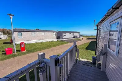Image de Lovely 6 berth caravan with side decking on Pakefield Holiday Park ref 68032b