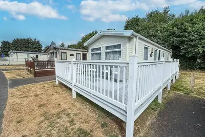 Image de Wonderful 6 berth caravan at Breydon Water Holiday Park in Norfolk ref 10002sw