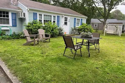 Image de 3-bedroom cape house in South Yarmouth. Great location to all beaches & shopping