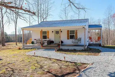 Image de Enchanting 2 Bedroom Cottage, The Fox Den, 258 Acres, Farmville, Va