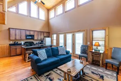 Image de Luxury Lakefront Cabin