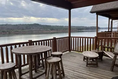 Image de Deluxe Lakefront Cabin
