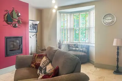 Image de Beautifully appointed retreat for families or couples that can accommodate up to four guests.