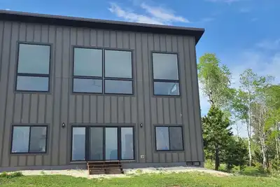 Image de Modern cabin nestled in the Black Hills National Forest. Fall colors, biking, etc