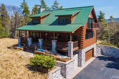 Image de Paradise at Great Sand Bay -2-bedroom log house with Ac, WiFi in Eagle Harbor