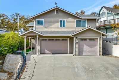 Image de Oak Shores Sleeps 14, Game Room, Hot Tub, Lake Home, Putting Green, Basketball.