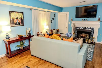 Image de Casa Pavo Real - Spacious, Modern, and Chic Townhome in Norcross!