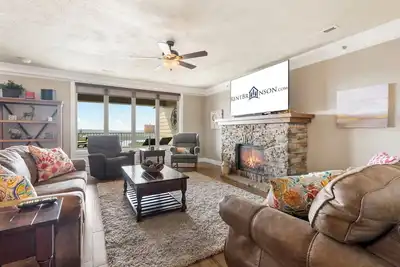 Image de Treehouse 1402 Luxury Condo with Stunning Lake Views & Complimentary Branson Tickets