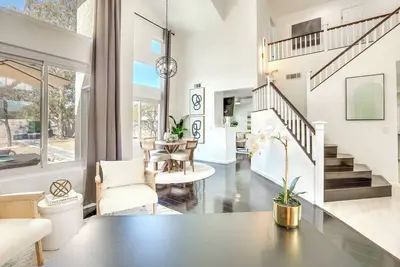 Image de Upgraded Henderson Home w/ Tranquil Water Garden