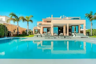 Image de Coastal Albufeira Villa With Jacuzzi and Sea Views