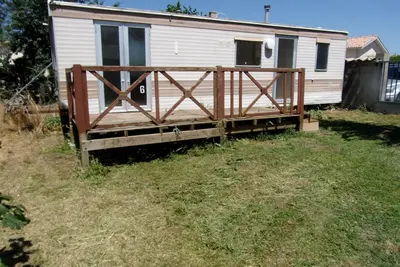 Image de Mobil'Home du Sancillon avec vue sur les montagnes, terrasse privée et jardin partagé