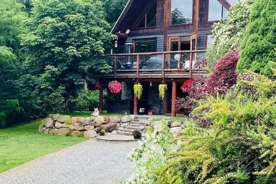 Image de Cozy Cabin + Entertainment