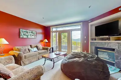 Image de Ski-in/out Birches condo, gas fireplace, wifi, pool & hot tub - skiers paradise