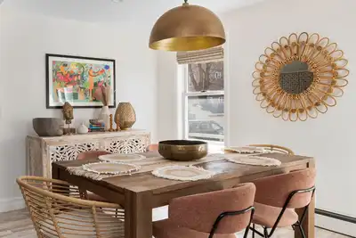 Image de Designer 1st Floor Apt, Historic Downtown Warren