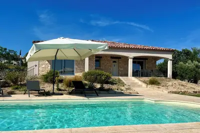 Image de Nouveau! ! Villa clôturée à Barjac, vue sur les vignes et les lavandes.