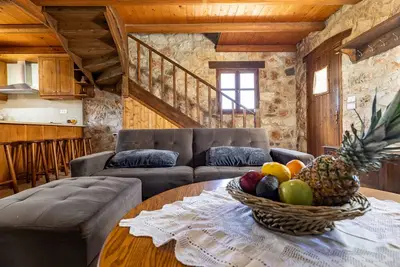Image de Vardiola Houses - Traditional 4 Bedroom House