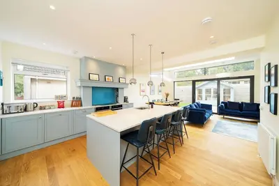 Image de Newhall Gardens - Botanical Bliss