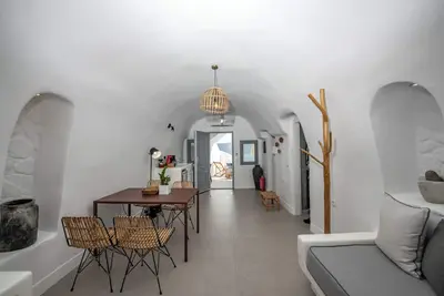 Image de Grand Cave Villa with Outdoor Hot Tub