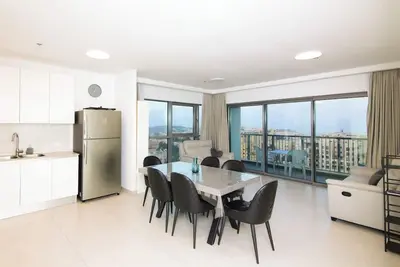 Image de The Etoile: 2 Bedrooms/2 Bathrooms Vacation Rental in City Center