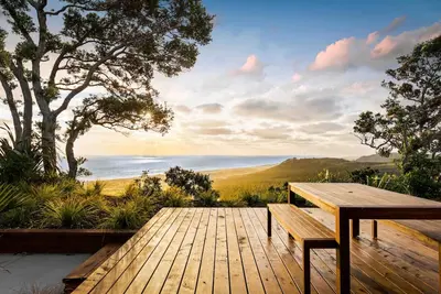 Image de Muriwai Beach House- Cliff Top Oasis