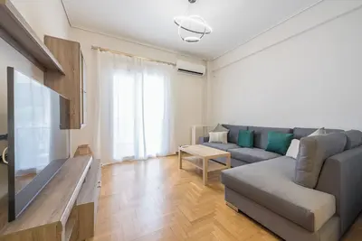 Image de Stylish 2 Bd Urban Retreat Near Panormou Metro
