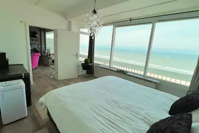 Image de Sleep and wake with the waves Your beach apartment right by the water