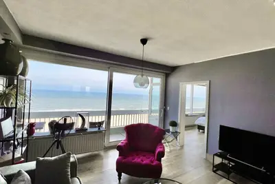 Image de Ocean BreezeApartment: WakeUp 2 Sound of the Waves -2 BedRoom-Beach Front-20feet