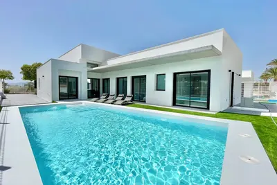 Image de Villa / Private Pool / 5 Bedrooms / 4 Baths