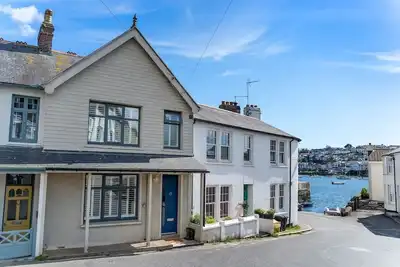 Image de Waterside house with sea views