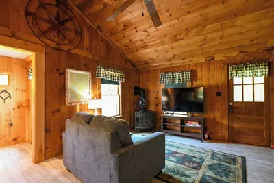 Image de Classic Maine Cottage in an association with a nice yard and shared beach