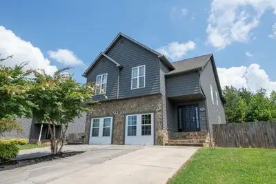 Image de Elegant 4bd Lodge/Duplex | 5 Miles from Dollywood