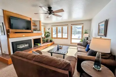 Image de Cozy and Spacious Condo, On Shuttle Route