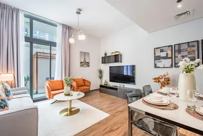 Image de Charming 3br Townhouse with Study Room in Damac Hills 2 Centaury by Deluxe Holiday Homes