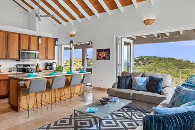 Image de Luxury 3 Bedroom + Private Pool + Breathtaking Ocean Views + Concierge Services!