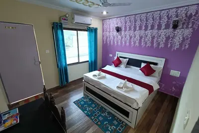 Image de Deluxe 4 room -bedroom B&B with WiFi and Ac in fantastic Varanasi Sarnath