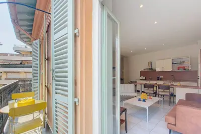 Image de N&J  - Palais Du Port - Balcon - Le Port Place du Pin