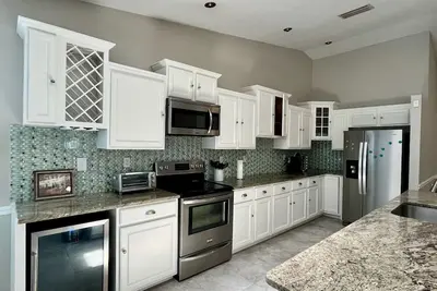 Image de Pet-friendly 3-bed 2-bath house with pool, WiFi & open floor plan in Seffner