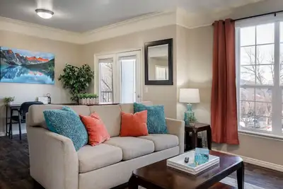Peaceful Retreat*Close to Skiing*Hot tub*Gym