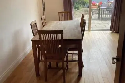 Image de 3 min walk in to town, Great location in town