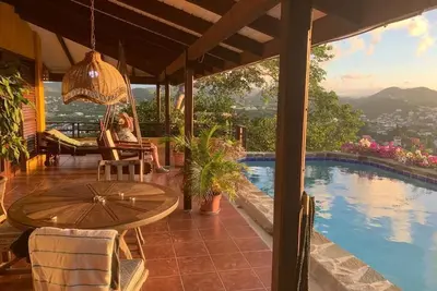 Image de Villa Sunrise Sunset boasts stays like Amy Winehouse.