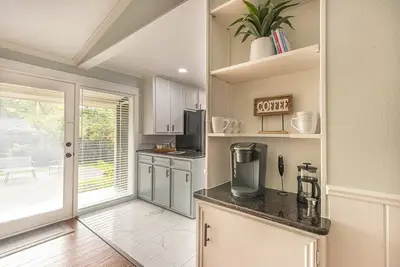 Image de Family-Friendly 3br Near Medical District – Modern & Cozy